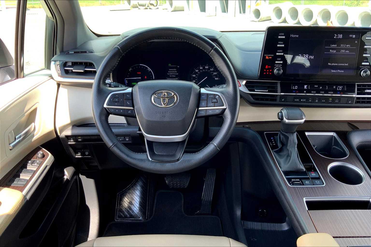 2023 Toyota Sienna XLE photo 5