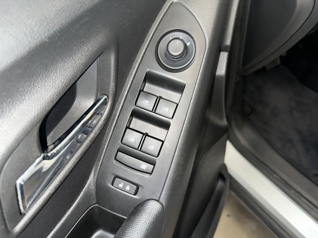 2022 Chevrolet Trax LS photo 4