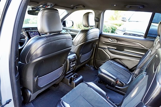 Used 2021 Silver Jeep Altitude image 18