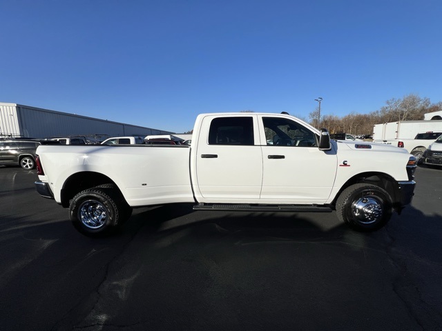 2026 Ram 3500 Tradesman photo 2