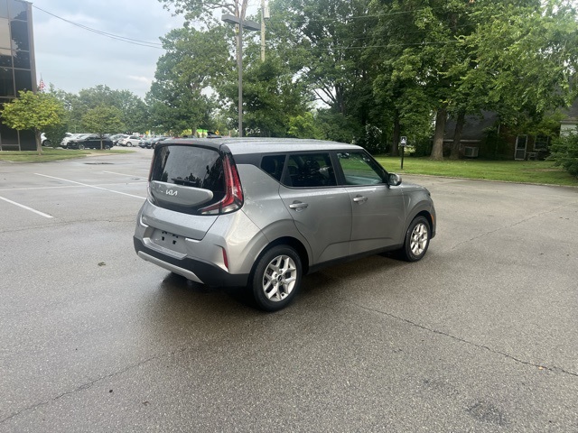 2023 Kia Soul LX photo 3