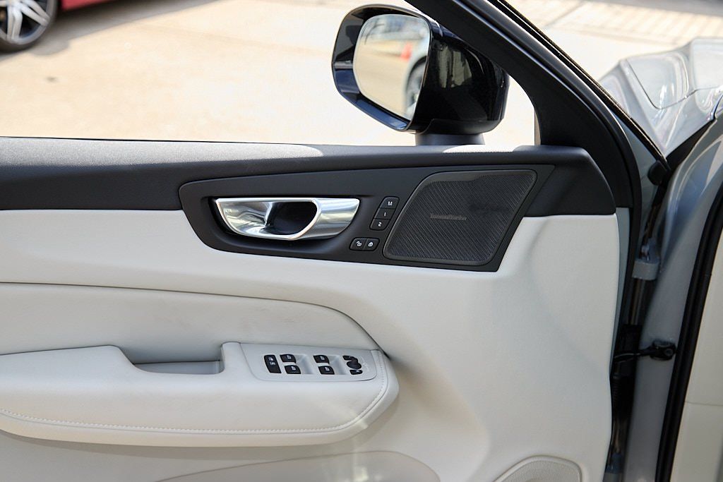 2026 VOLVO XC60 - Image 10