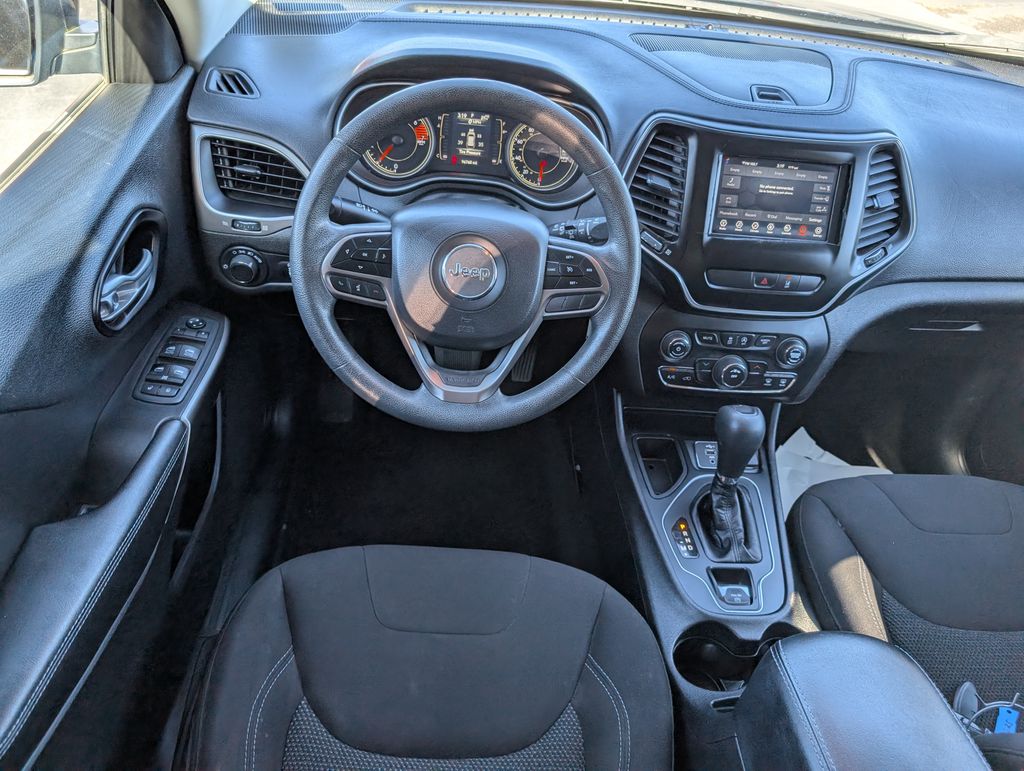 2021 Jeep Cherokee Latitude photo 3