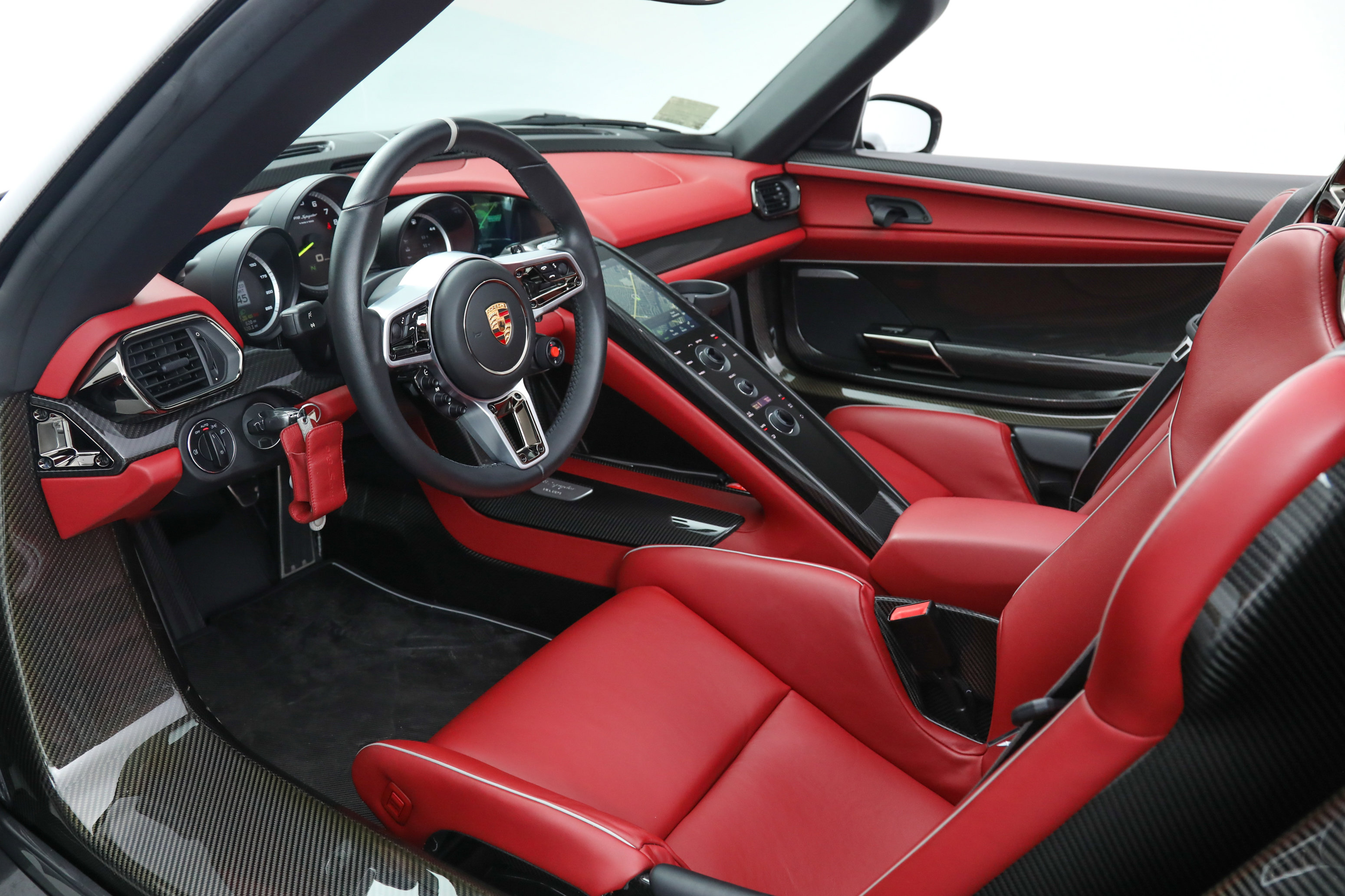2015 Porsche 918 Spyder photo 2