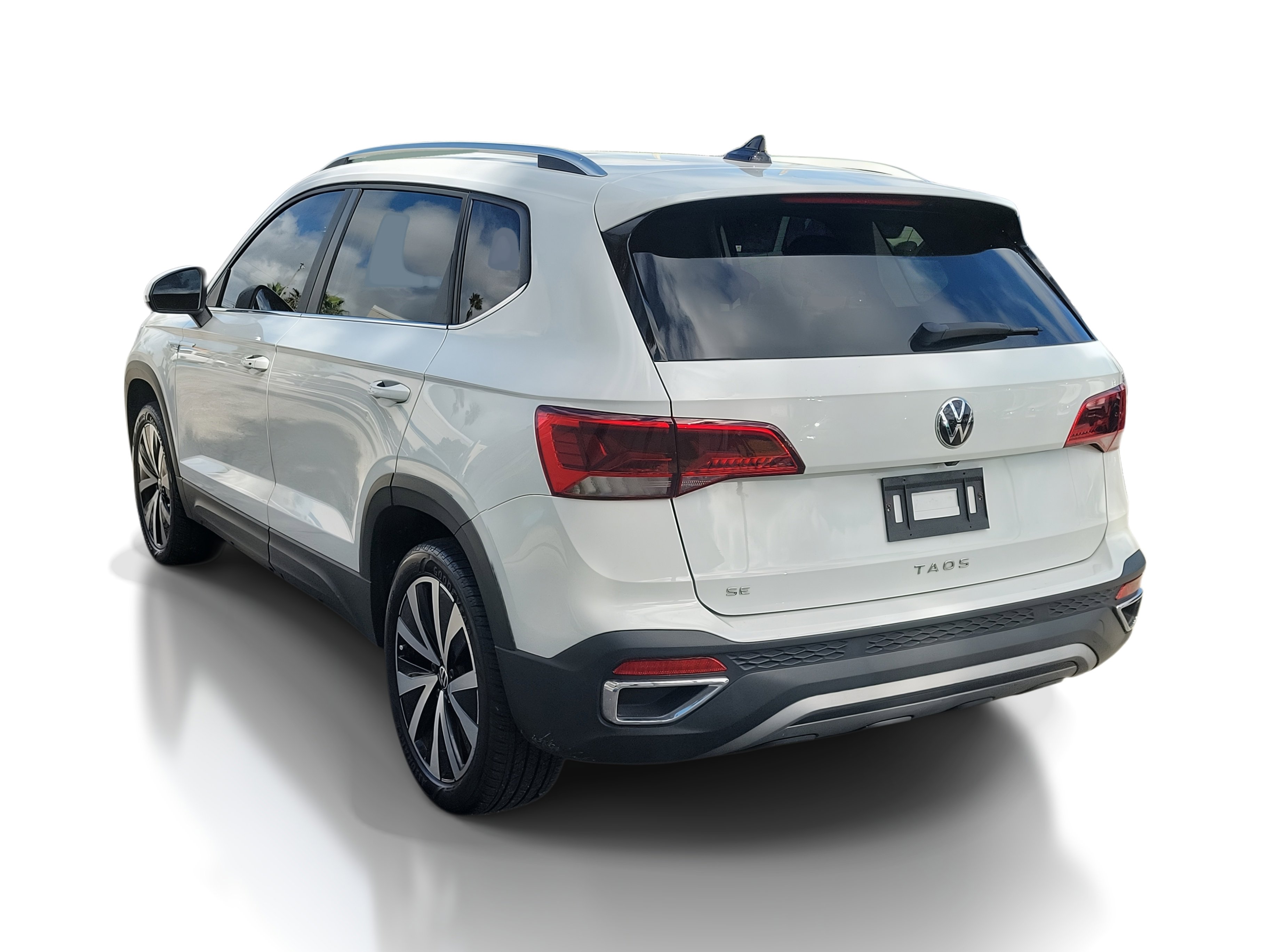 2022 Volkswagen Taos SE photo 3