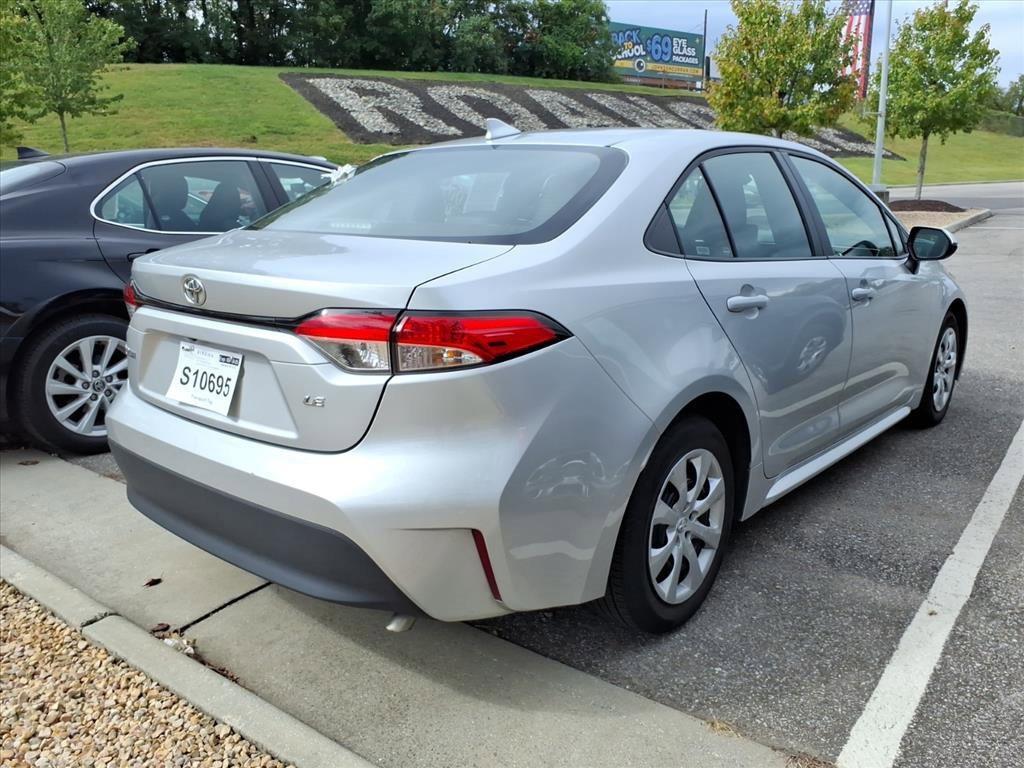 2024 Toyota Corolla LE photo 2