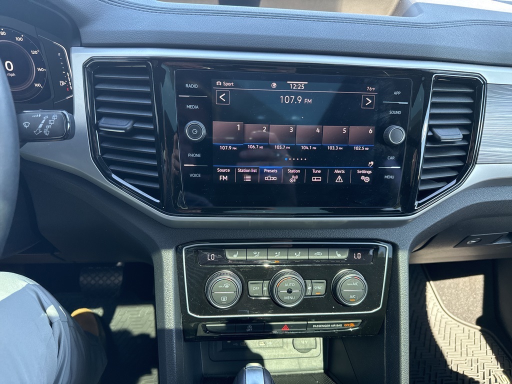 2022 Volkswagen Atlas Cross Sport V6 SE Technology photo 18