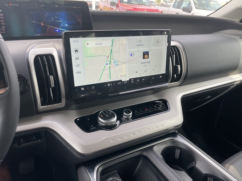 2025 Ford Expedition photo 8