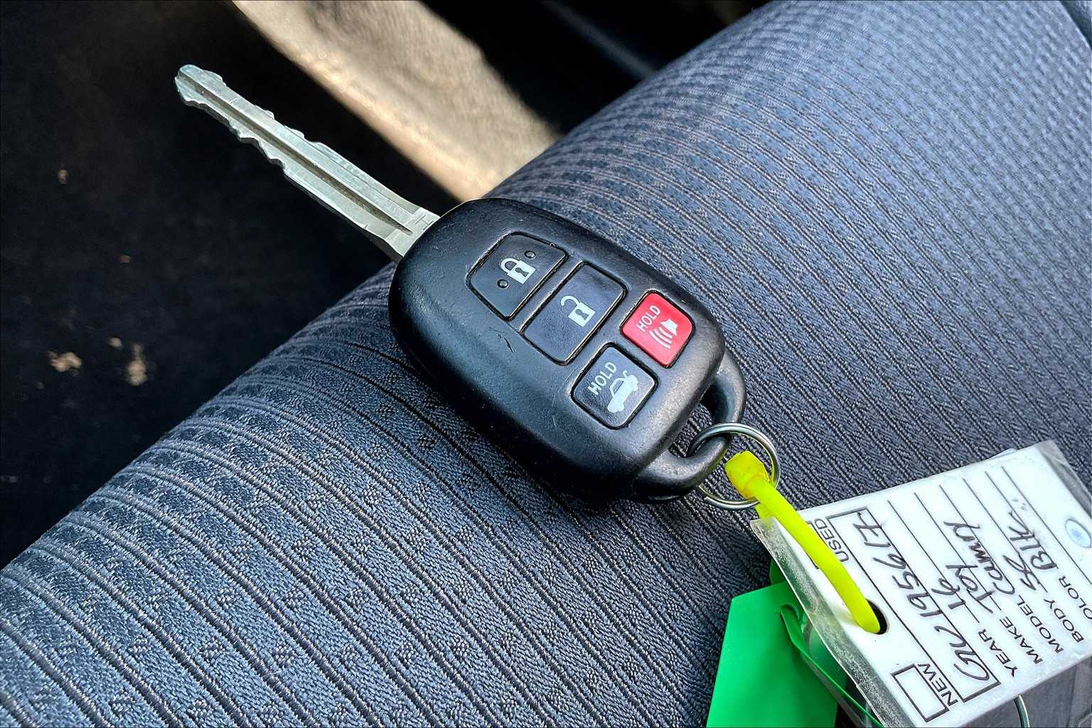 2016 Toyota Camry SE photo 13