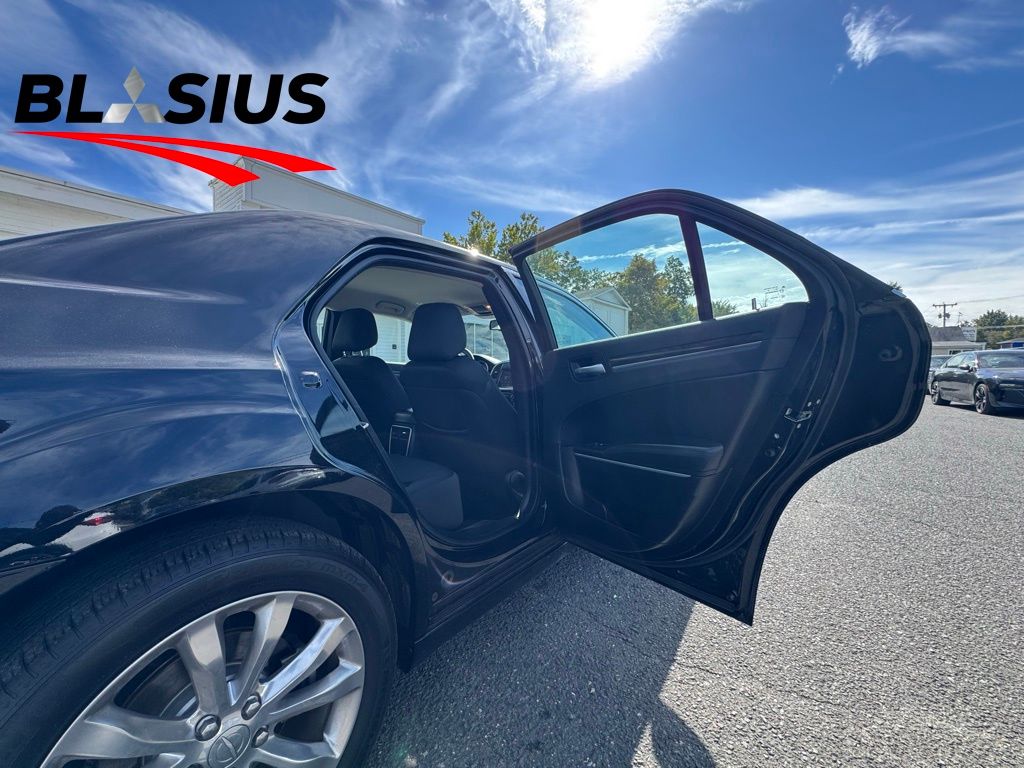 2022 Chrysler 300 Touring photo 10