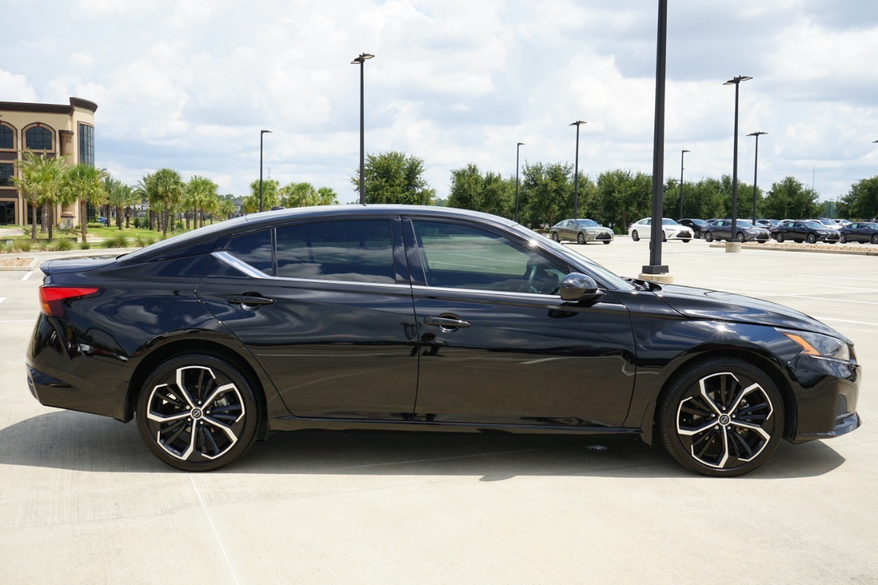 2023 Nissan Altima SR photo 4