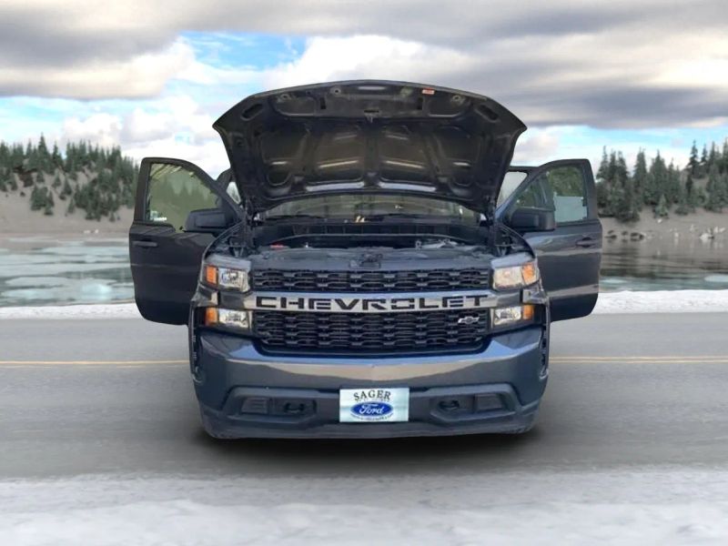 2021 Chevrolet Silverado 1500 Custom photo 2