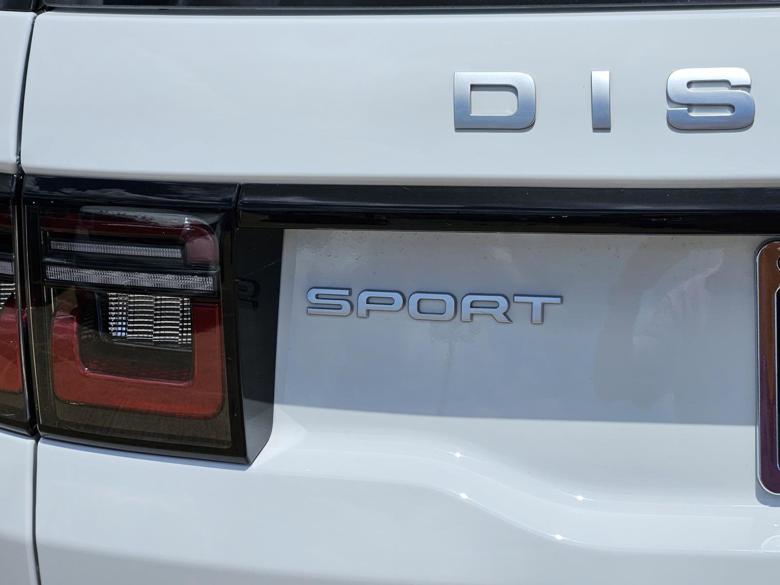 2025 Land Rover Discovery Sport S photo 9
