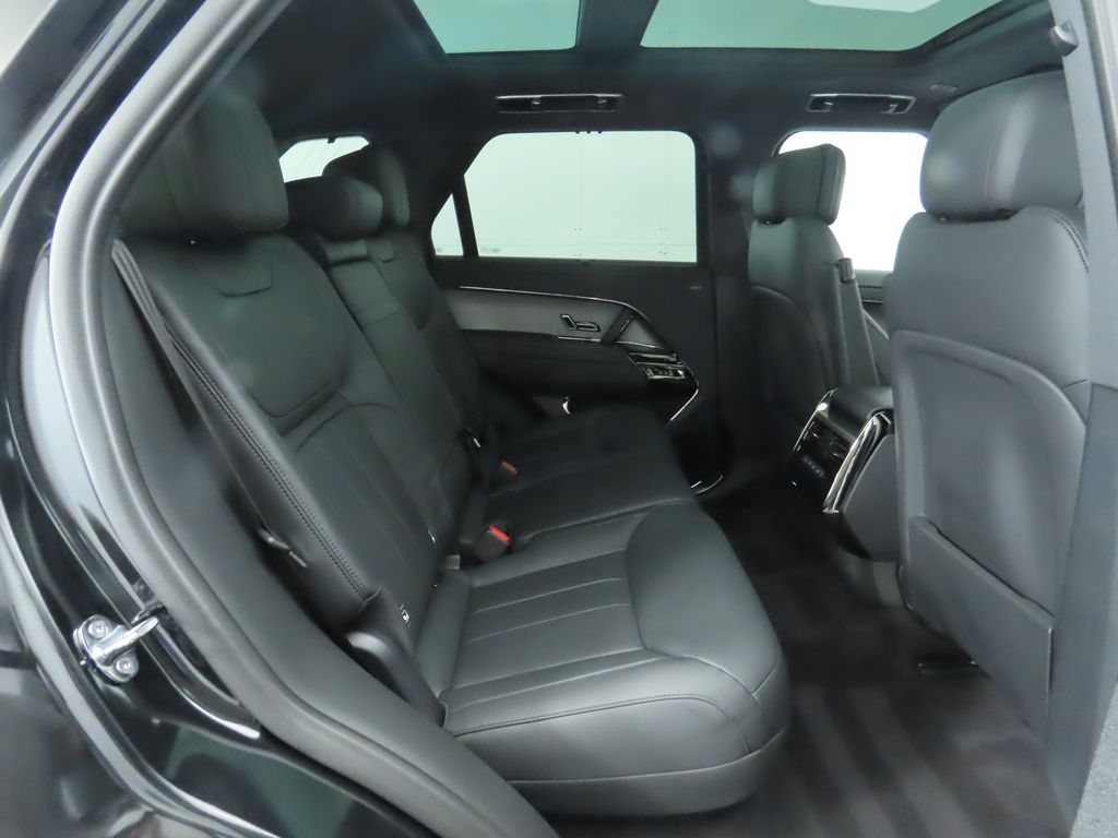 2025 Land Rover Range Rover Sport SE photo 17