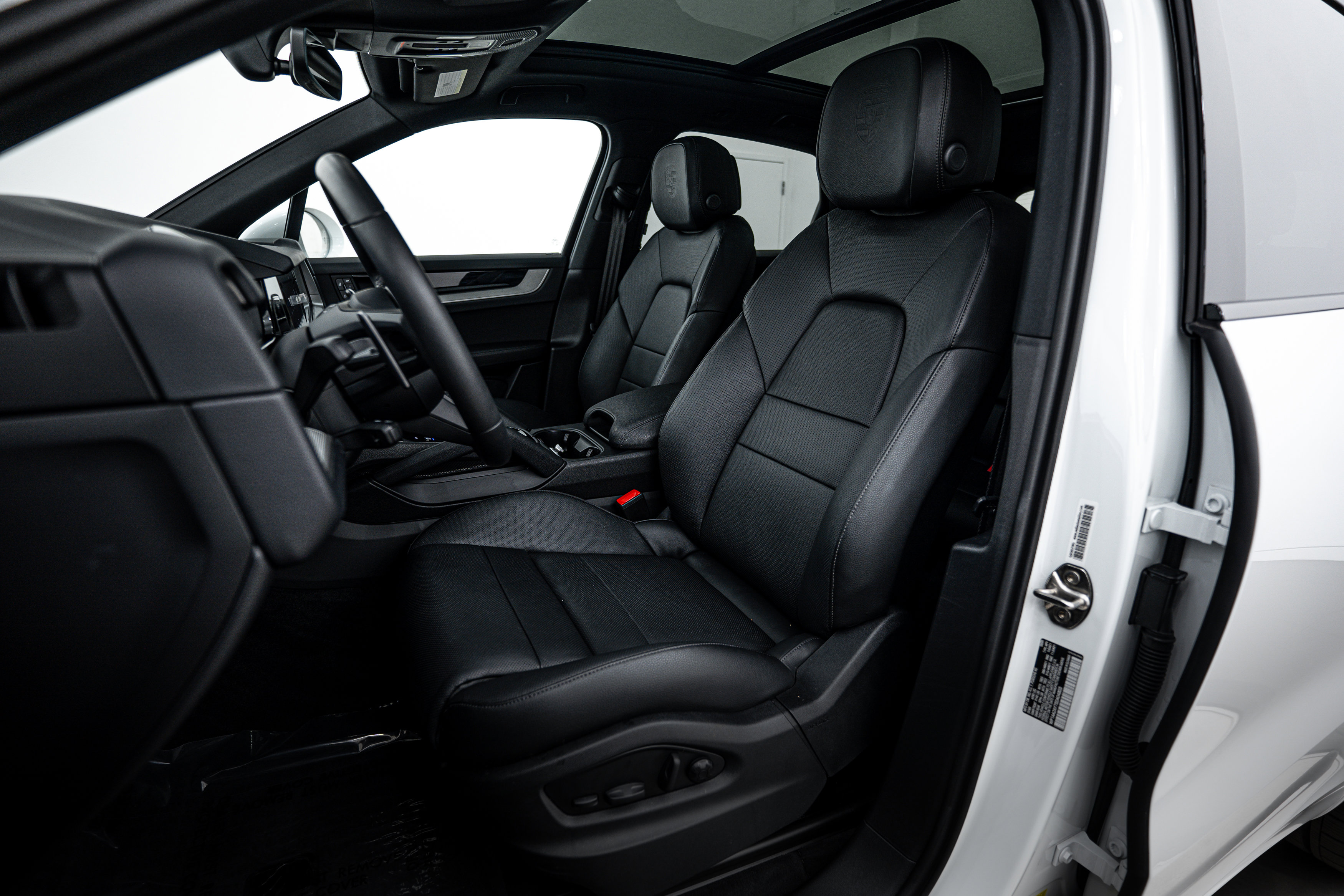2025 Porsche Cayenne photo 4