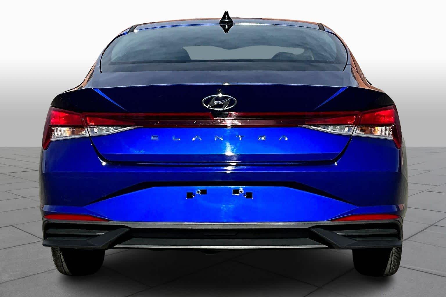 2023 Hyundai Elantra SEL photo 4