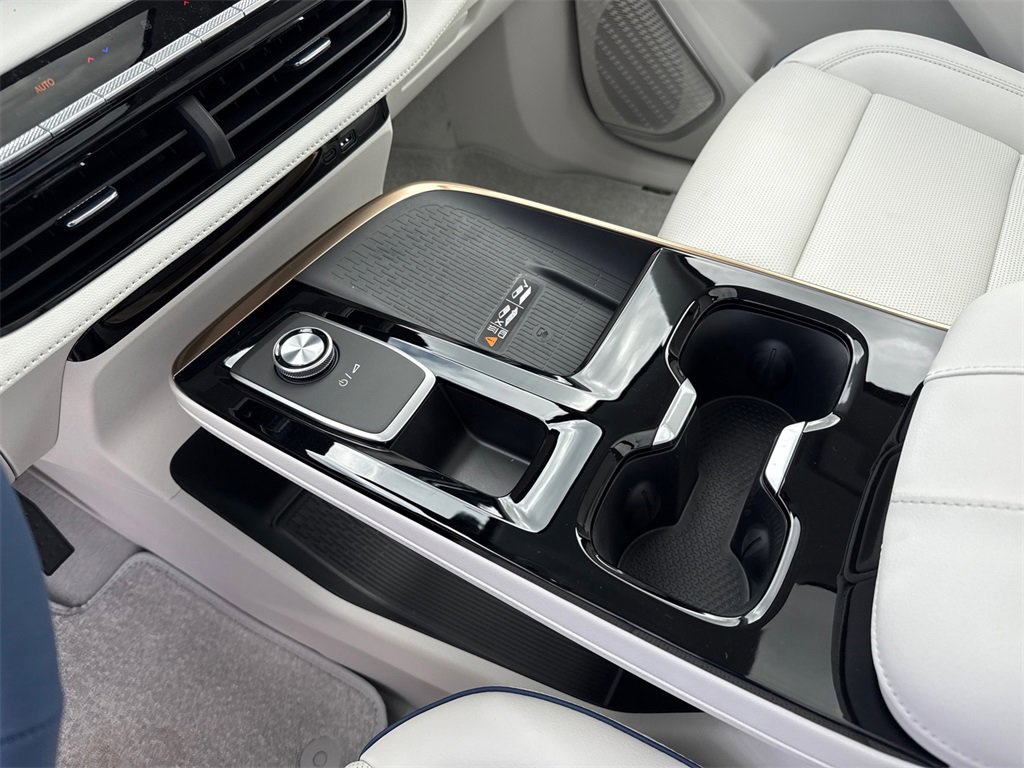 2026 Buick Enclave Avenir photo 24
