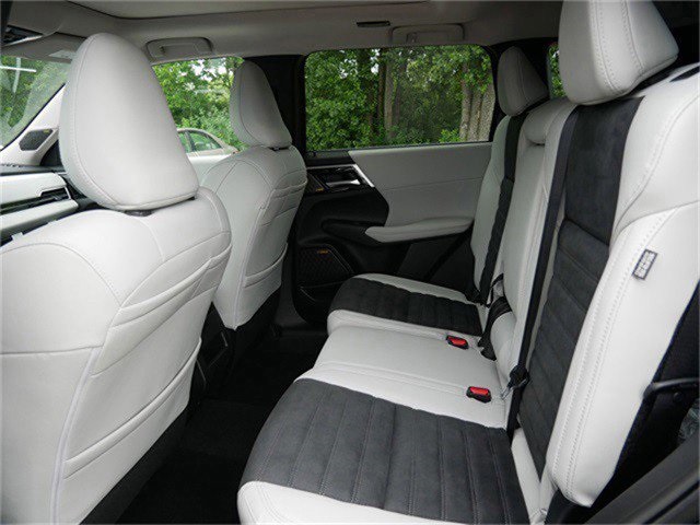 2025 Mitsubishi Outlander SE photo 4