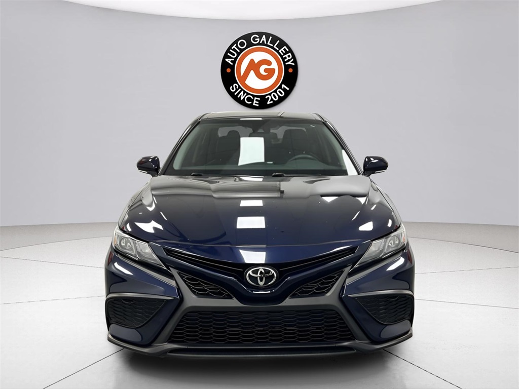 2022 Toyota Camry SE photo 2