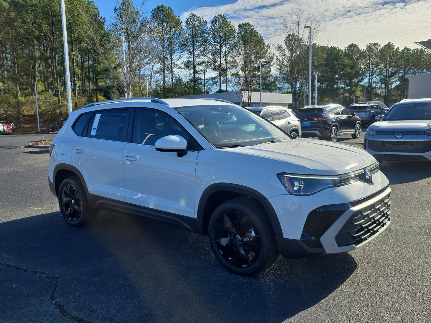 2026 Volkswagen Taos SE's photo