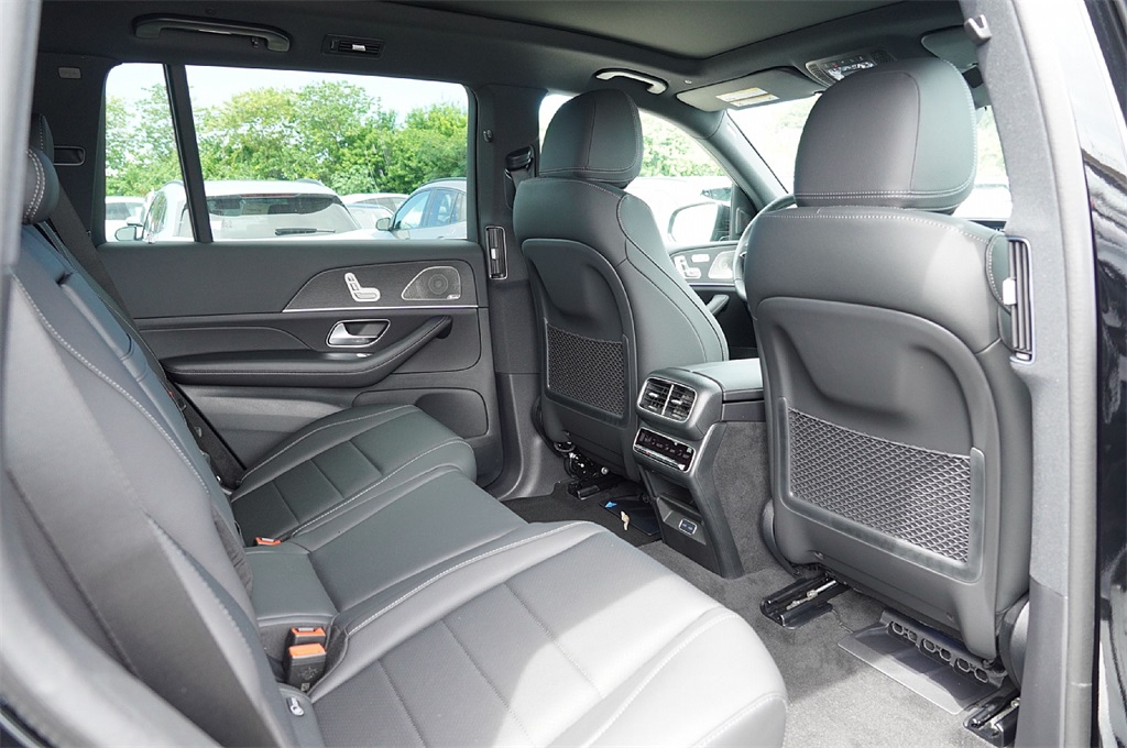 2026 Mercedes Benz GLS 450 4MATIC photo 11