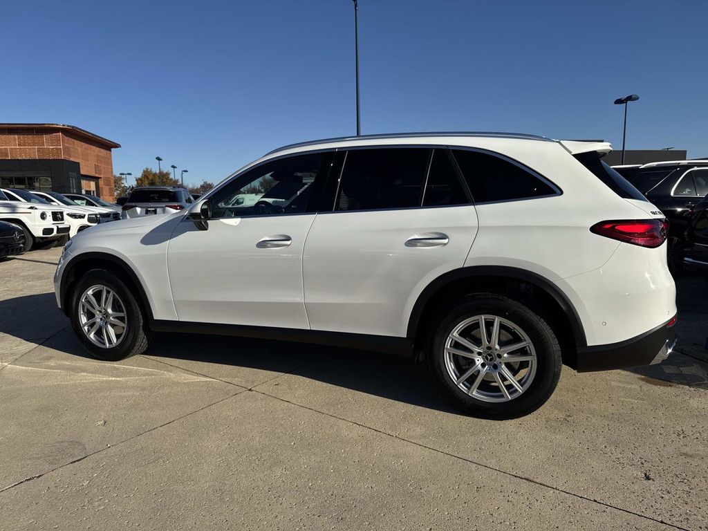 2026 Mercedes Benz GLC 300 4MATIC photo 2