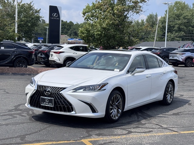 2025 Lexus ES Hybrid 300h Luxury's photo