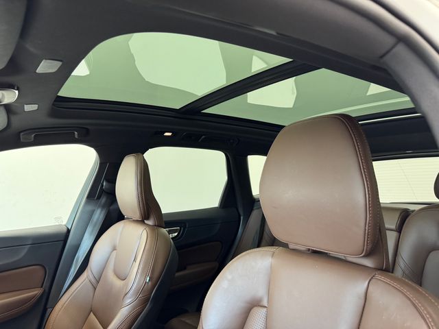 2022 Volvo XC60 B5 Inscription photo 5