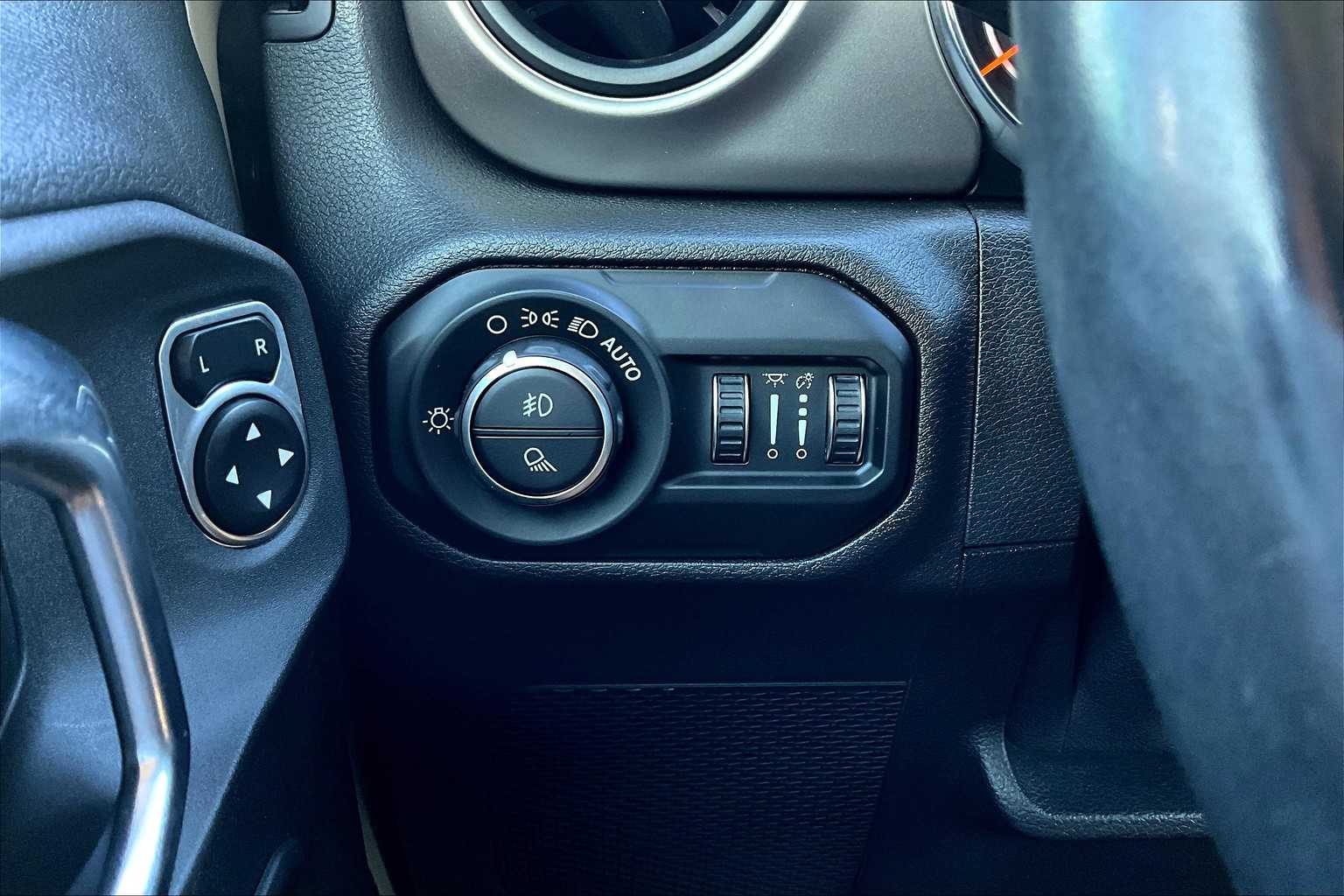 2020 Jeep Gladiator Sport S photo 28