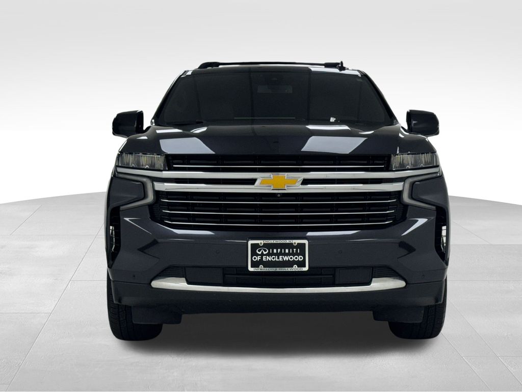 2022 Chevrolet Suburban LT photo 2