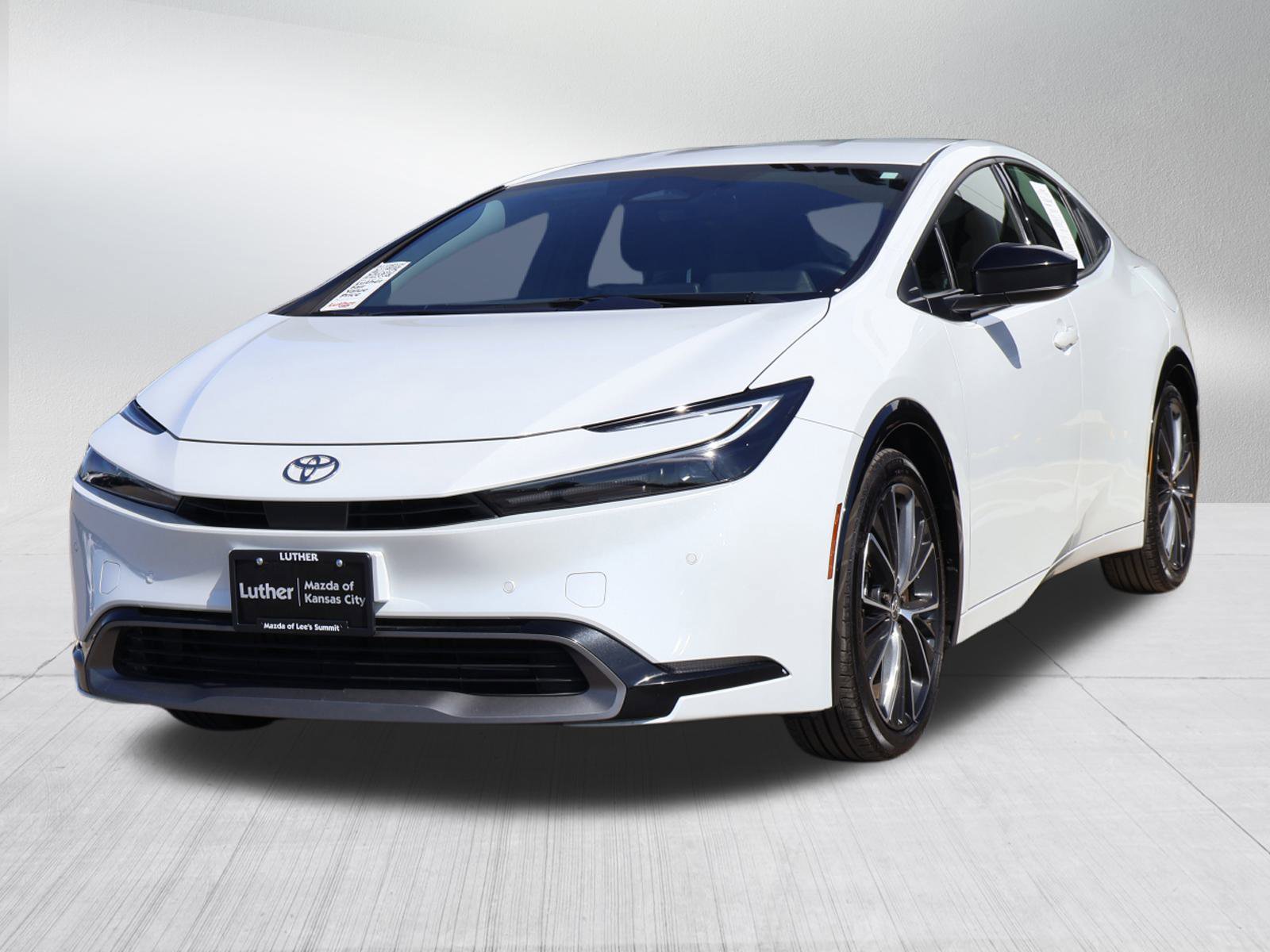 2024 Toyota Prius LE photo 3