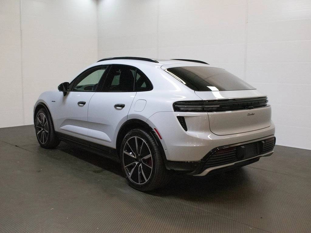 2025 Porsche Macan Turbo Electric photo 3
