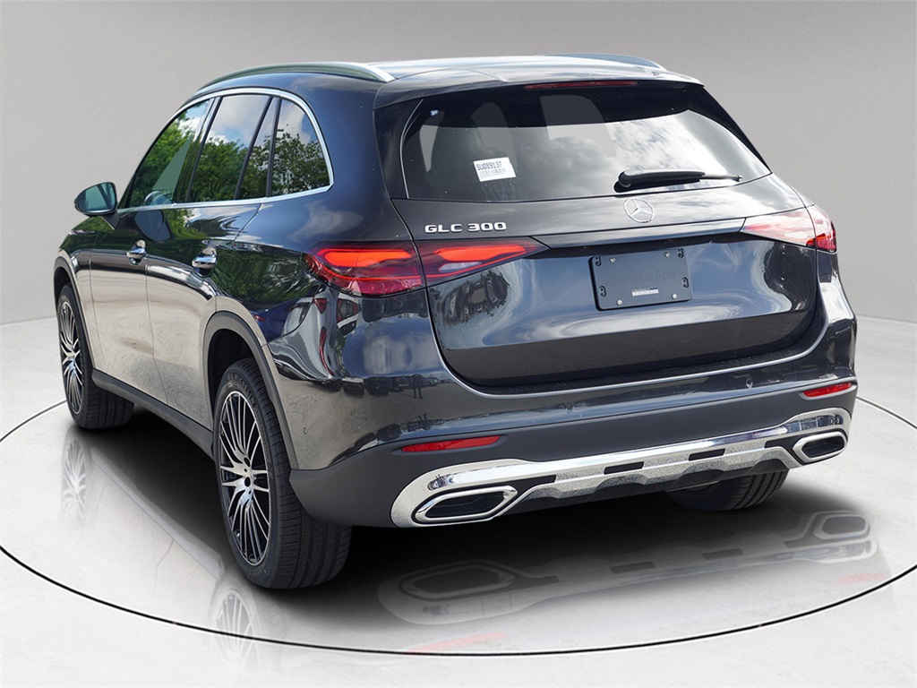 2025 Mercedes Benz GLC 300 photo 4
