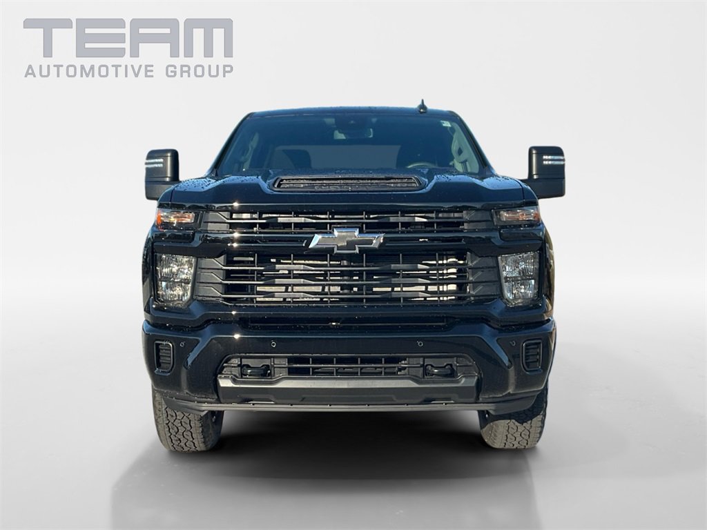 2026 Chevrolet Silverado 2500HD Custom photo 2