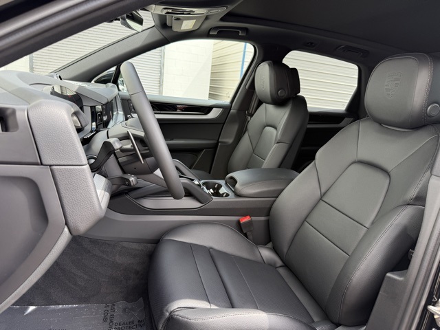 2025 Porsche Cayenne Base photo 5