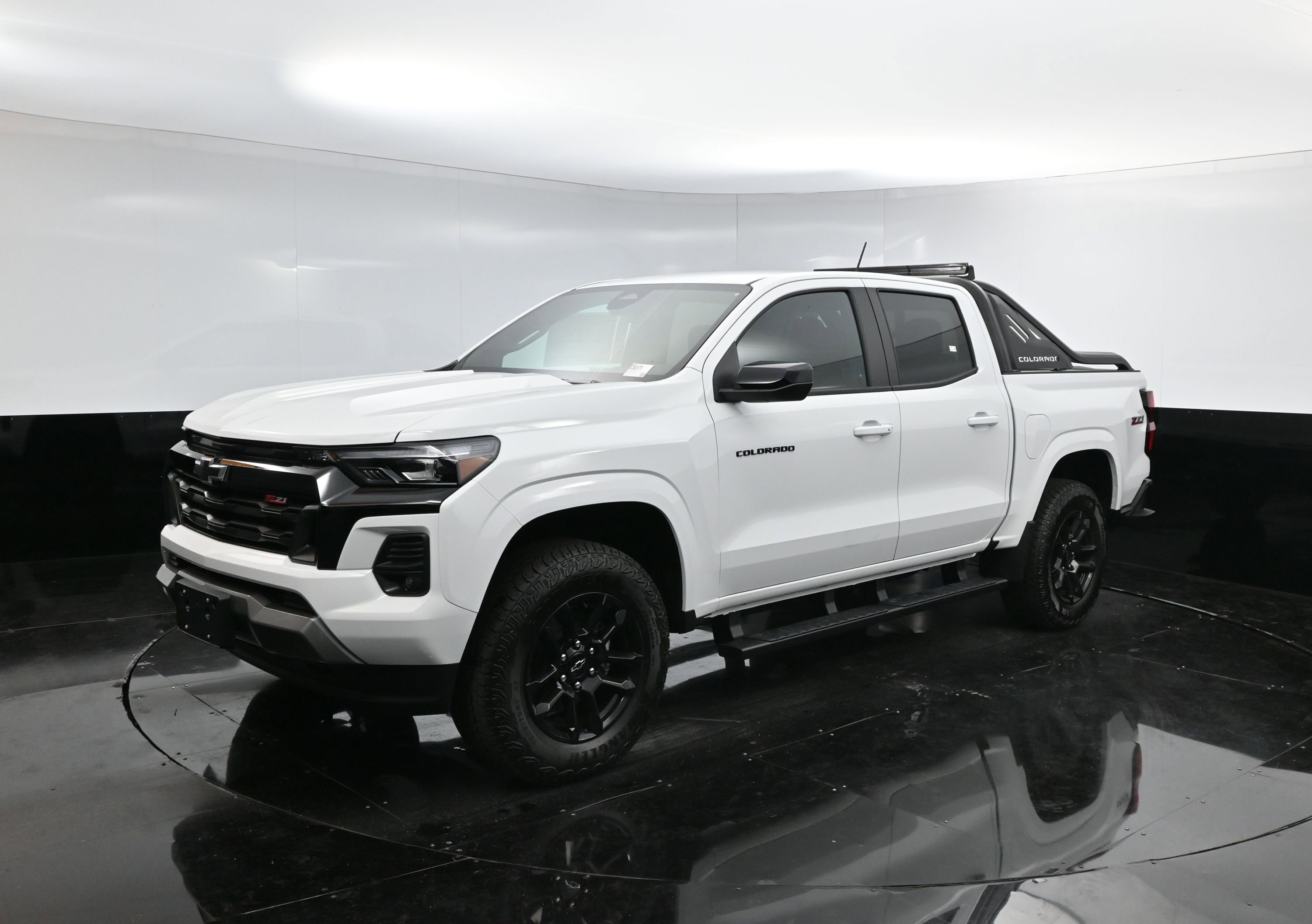 2025 Chevrolet Colorado Z71 photo 2