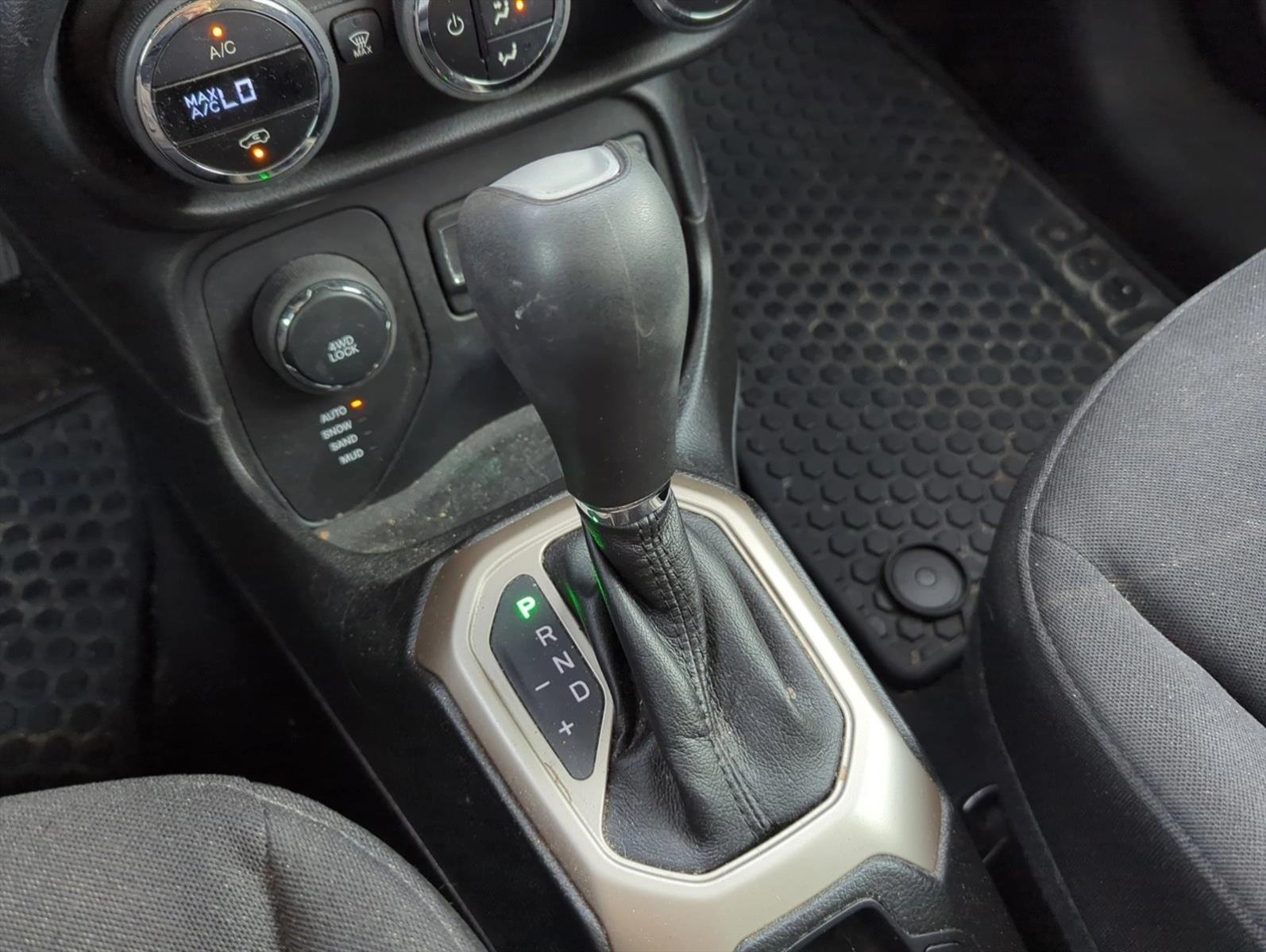 2016 Jeep Renegade Latitude photo 23