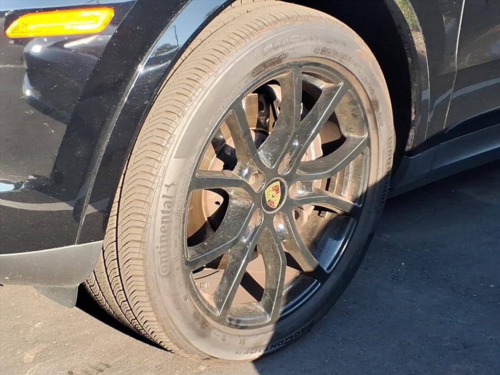 2023 Porsche Cayenne Platinum Edition photo 2