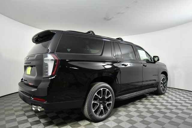 2025 Chevrolet Suburban RST photo 8