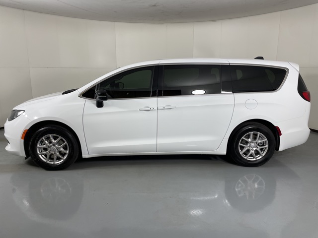 2026 Chrysler Voyager LX photo 5