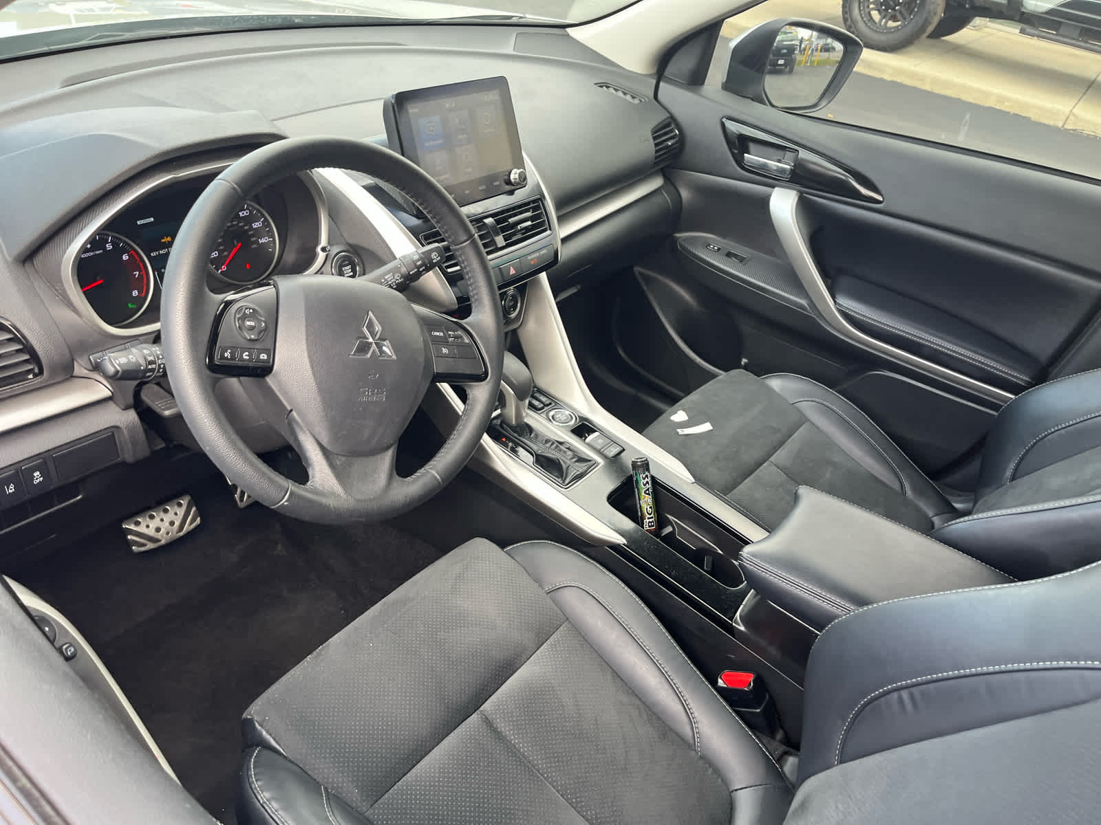 2023 Mitsubishi Eclipse Cross SE photo 3