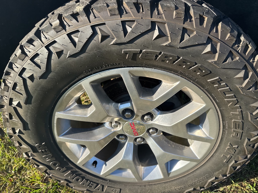 2018 Gmc Sierra 1500 SLT photo 2