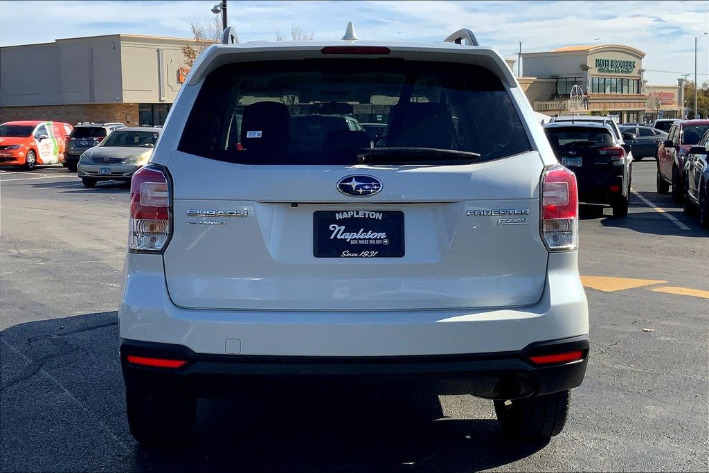 2017 Subaru Forester 2.5i Premium photo 2