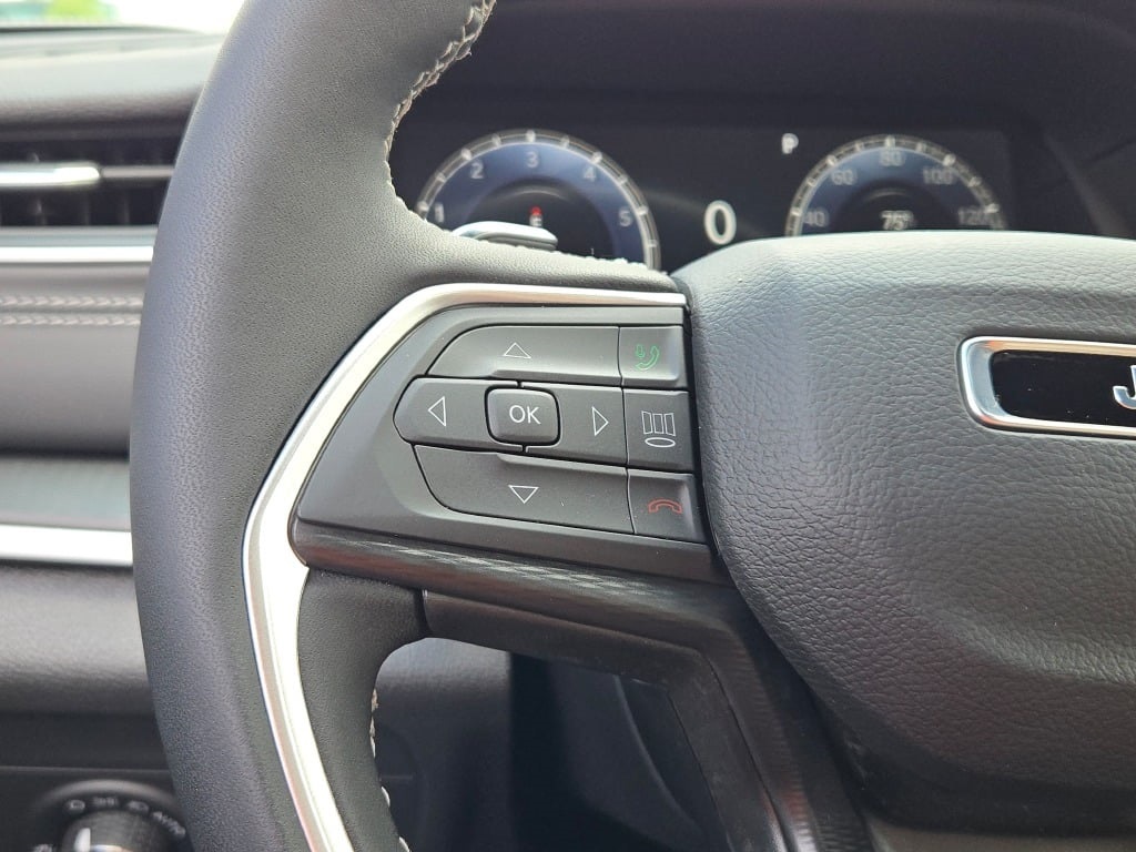 2025 Jeep Grand Cherokee Laredo photo 29