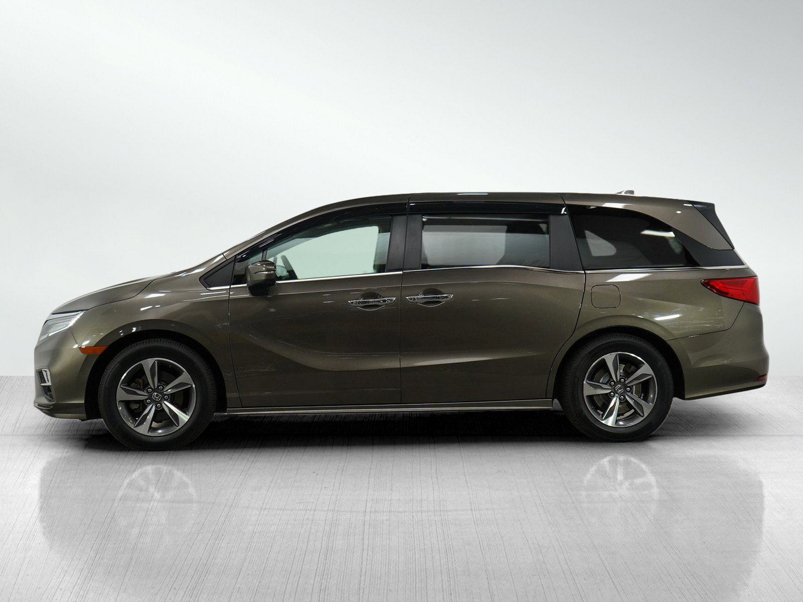 Used 2019 Honda Odyssey Touring with VIN 5FNRL6H83KB098022 for sale in Burnsville, Minnesota