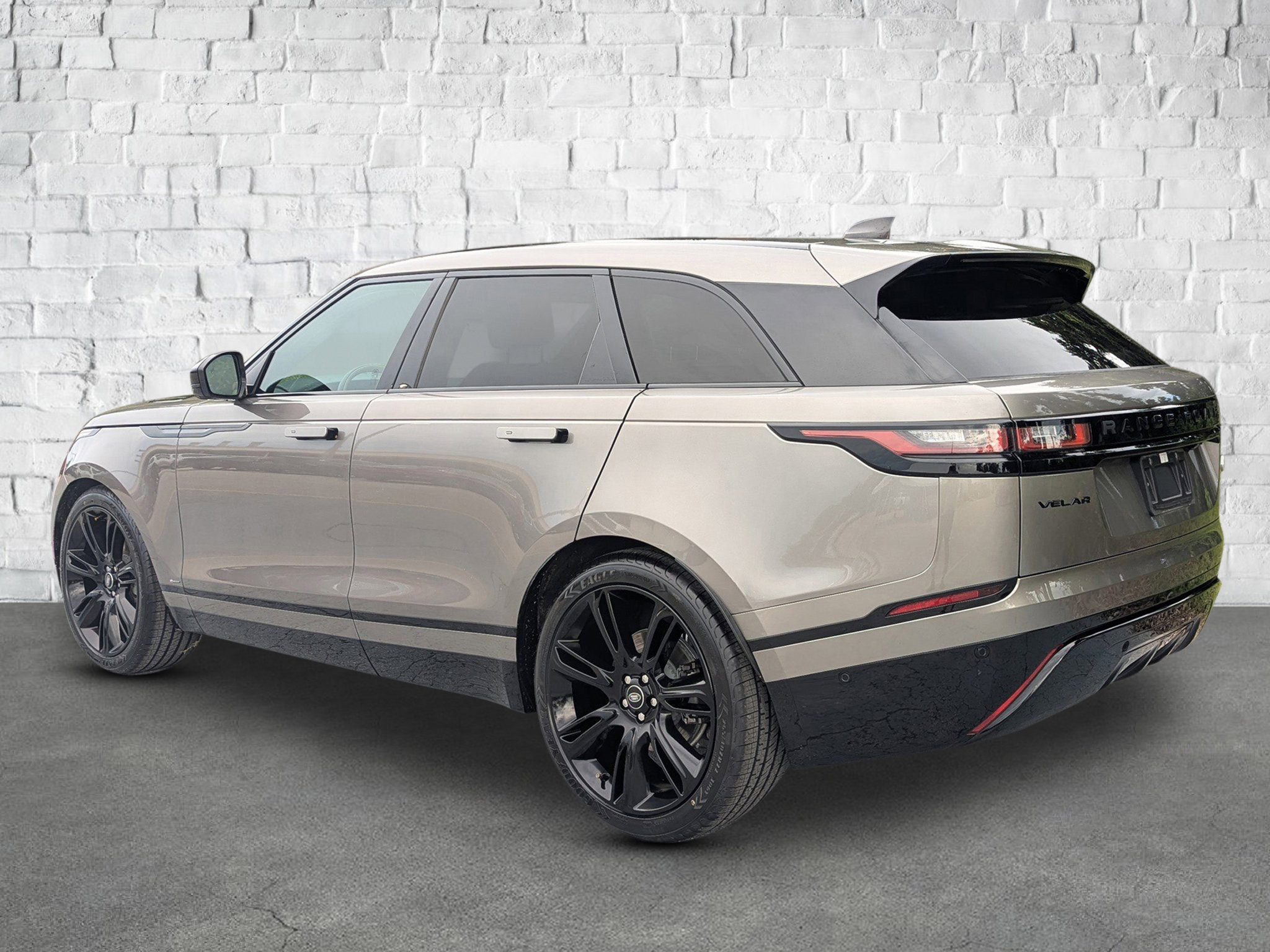 2021 Land Rover Range Rover Velar R-Dynamic S photo 2
