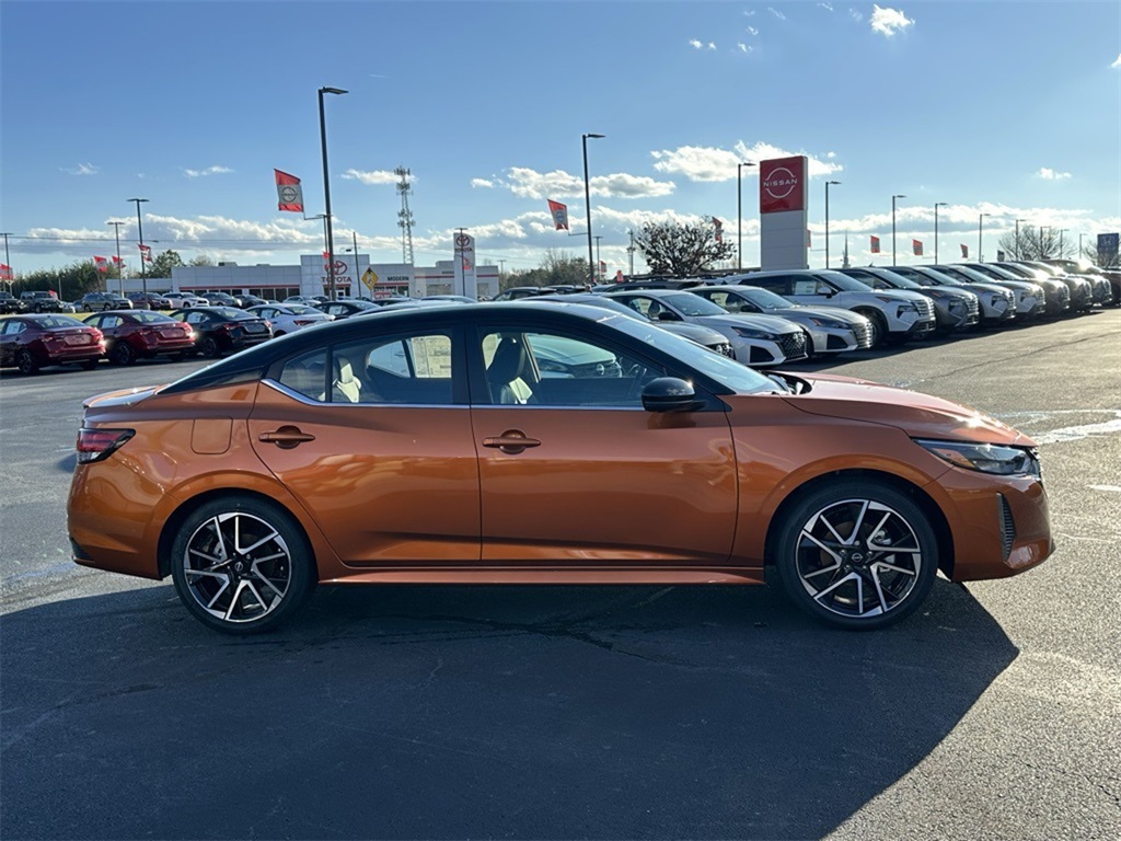2025 Nissan Sentra SR photo 9