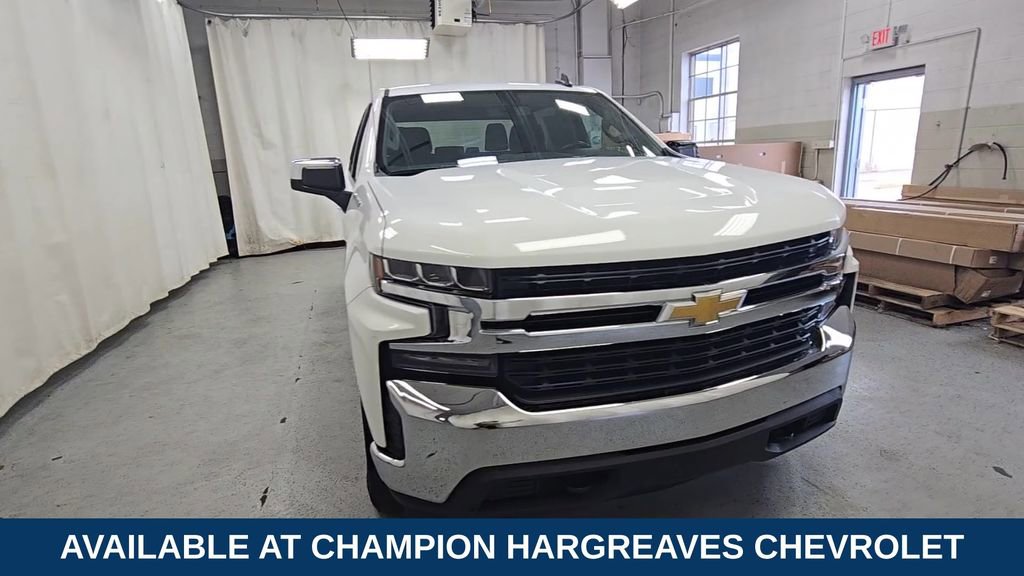 2022 Chevrolet Silverado 1500 LT photo 3