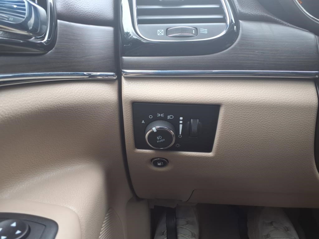 2020 Jeep Grand Cherokee Overland photo 17