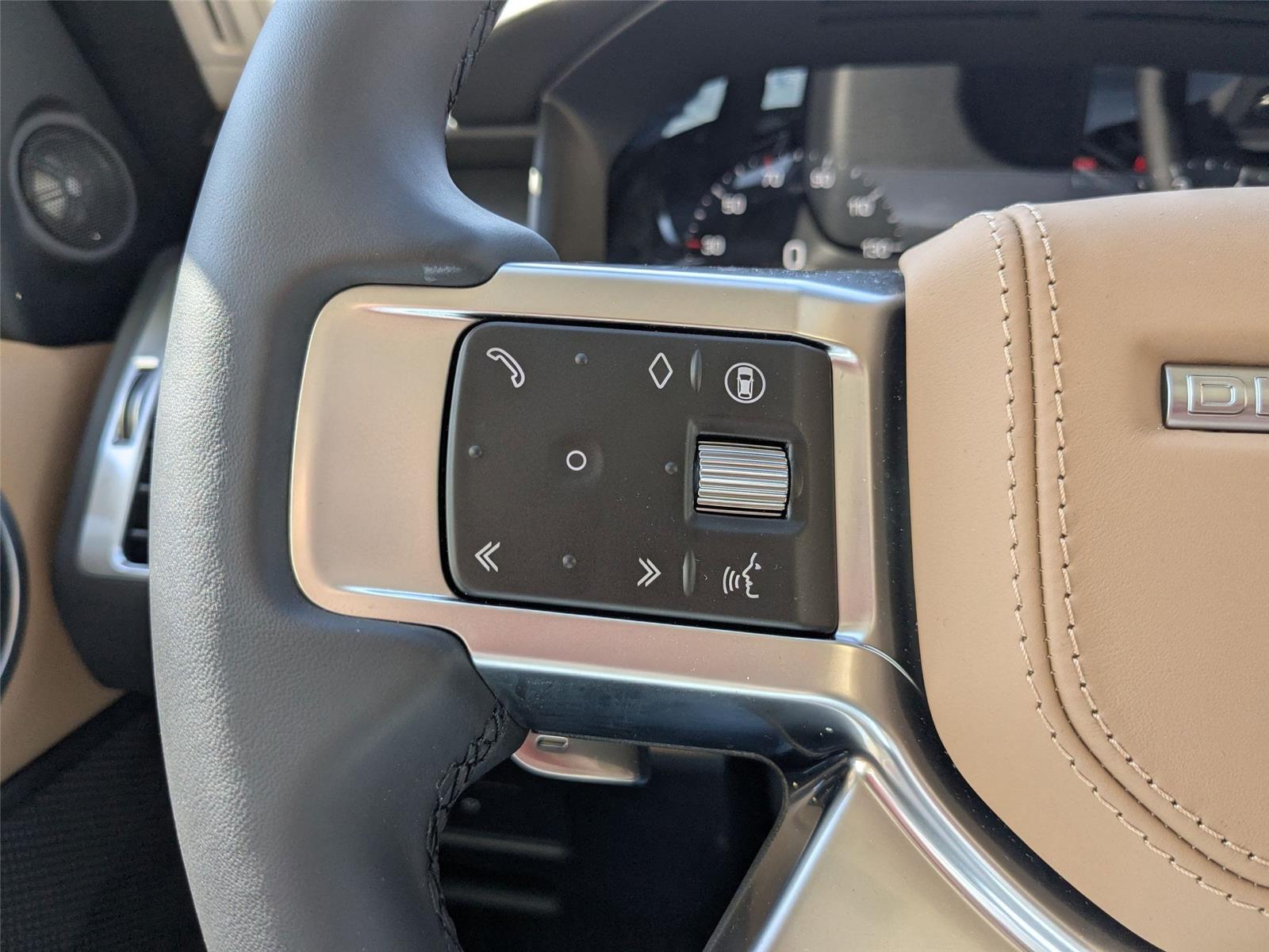 2025 Land Rover Discovery Metropolitan Edition photo 16